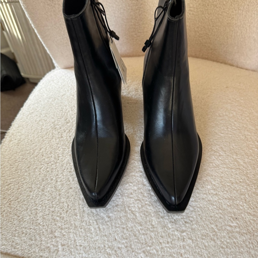 Black Heeled Boots with Stiletto Heel and Zipper